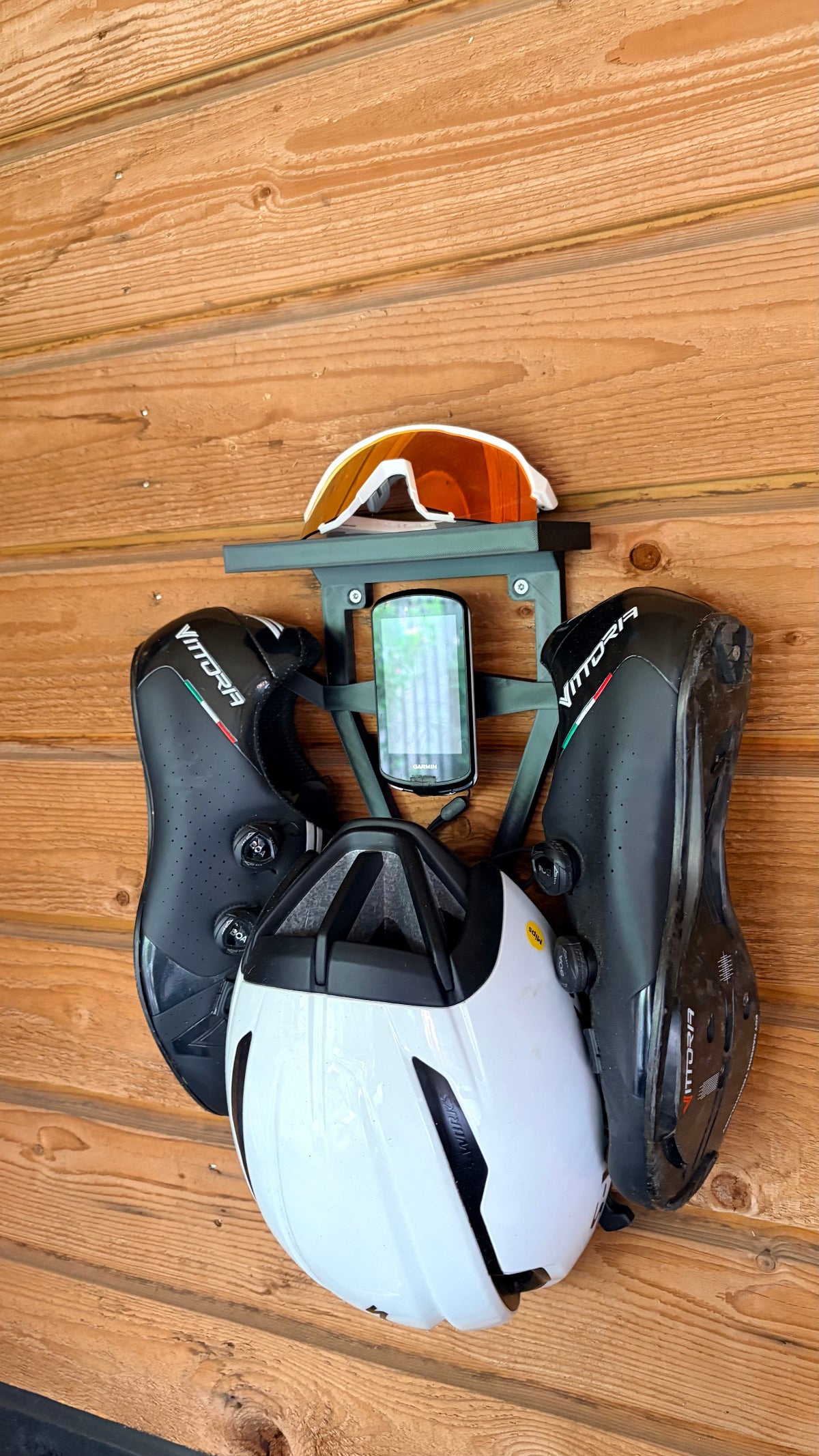 Muurbeugel v2 - Helm, schoenen, GPS en bril / overige