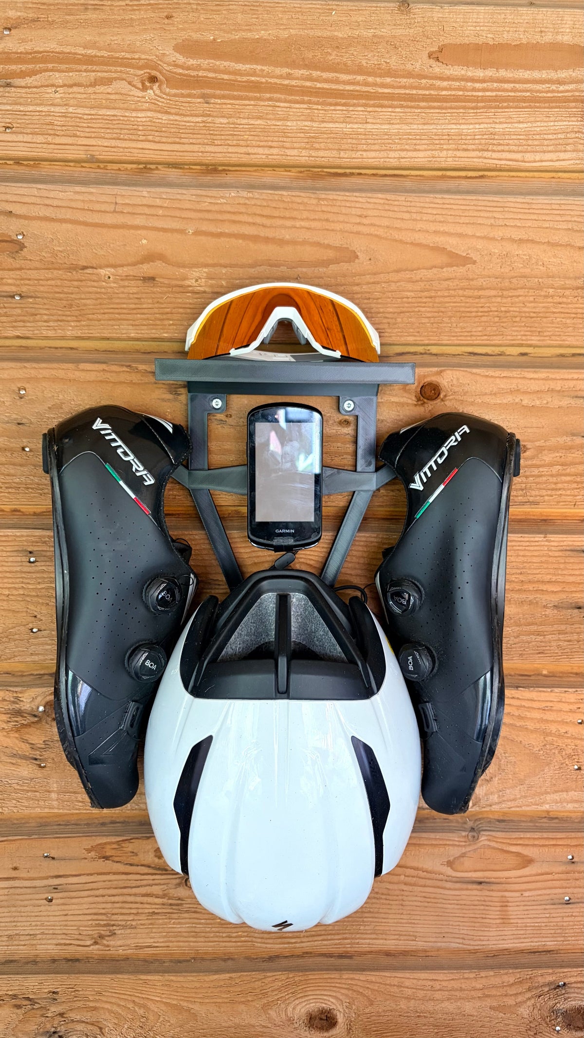 Muurbeugel v2 - Helm, schoenen, GPS en bril / overige